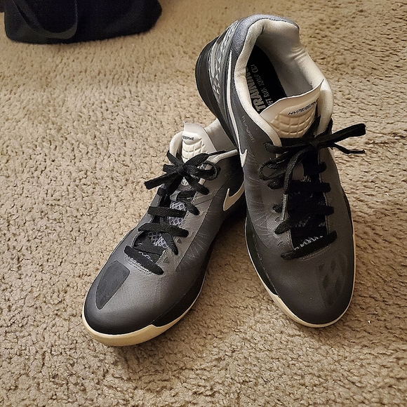 Ladies Tennis Shoes - Picture 2 of 7